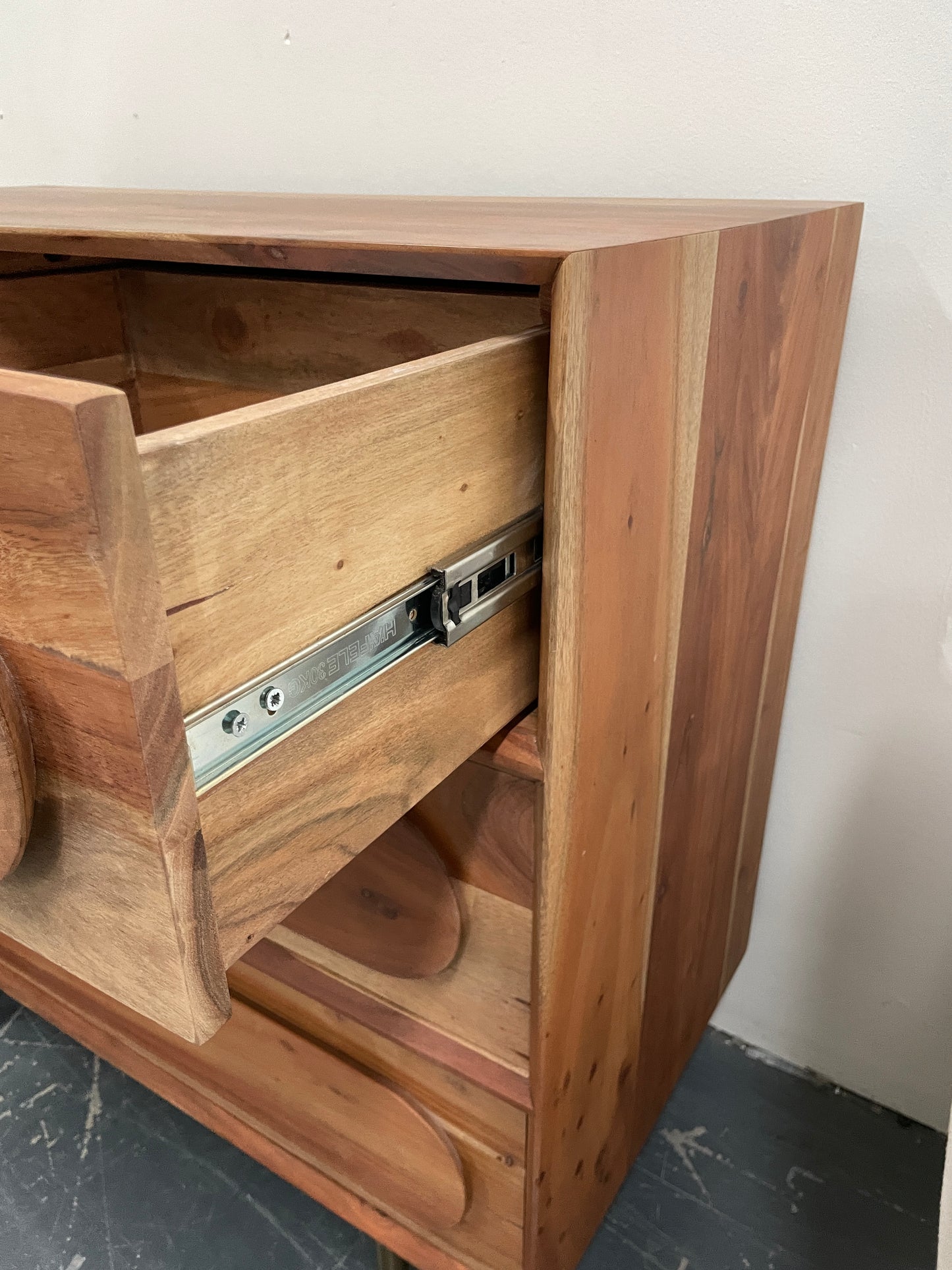Freedom Ex-Display Capsule Dresser