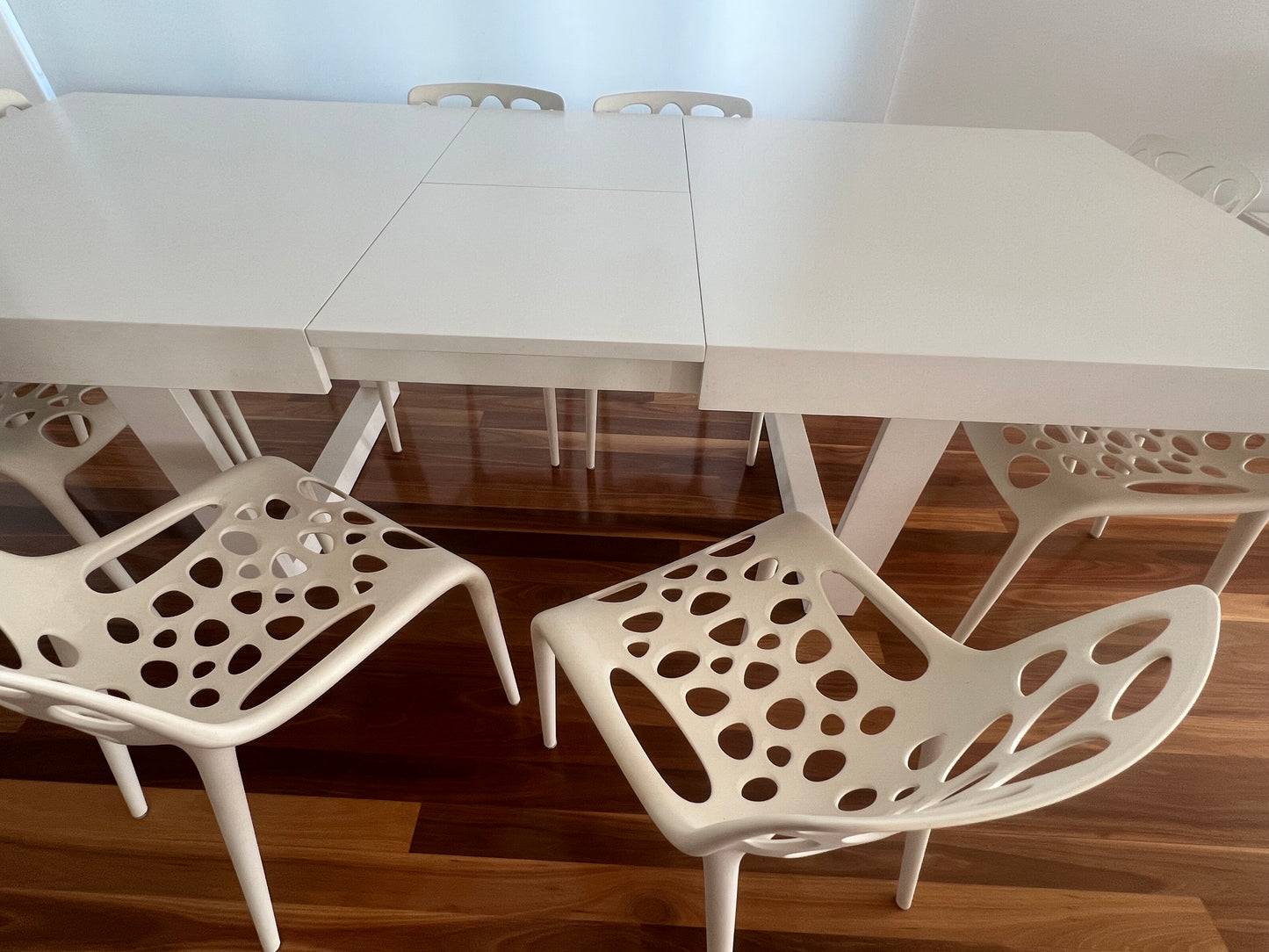 Extendable Dining Table w/ Calligaris Dining Chairs (8)
