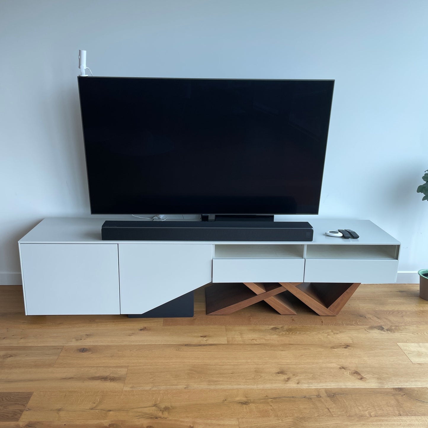 Entertainment unit