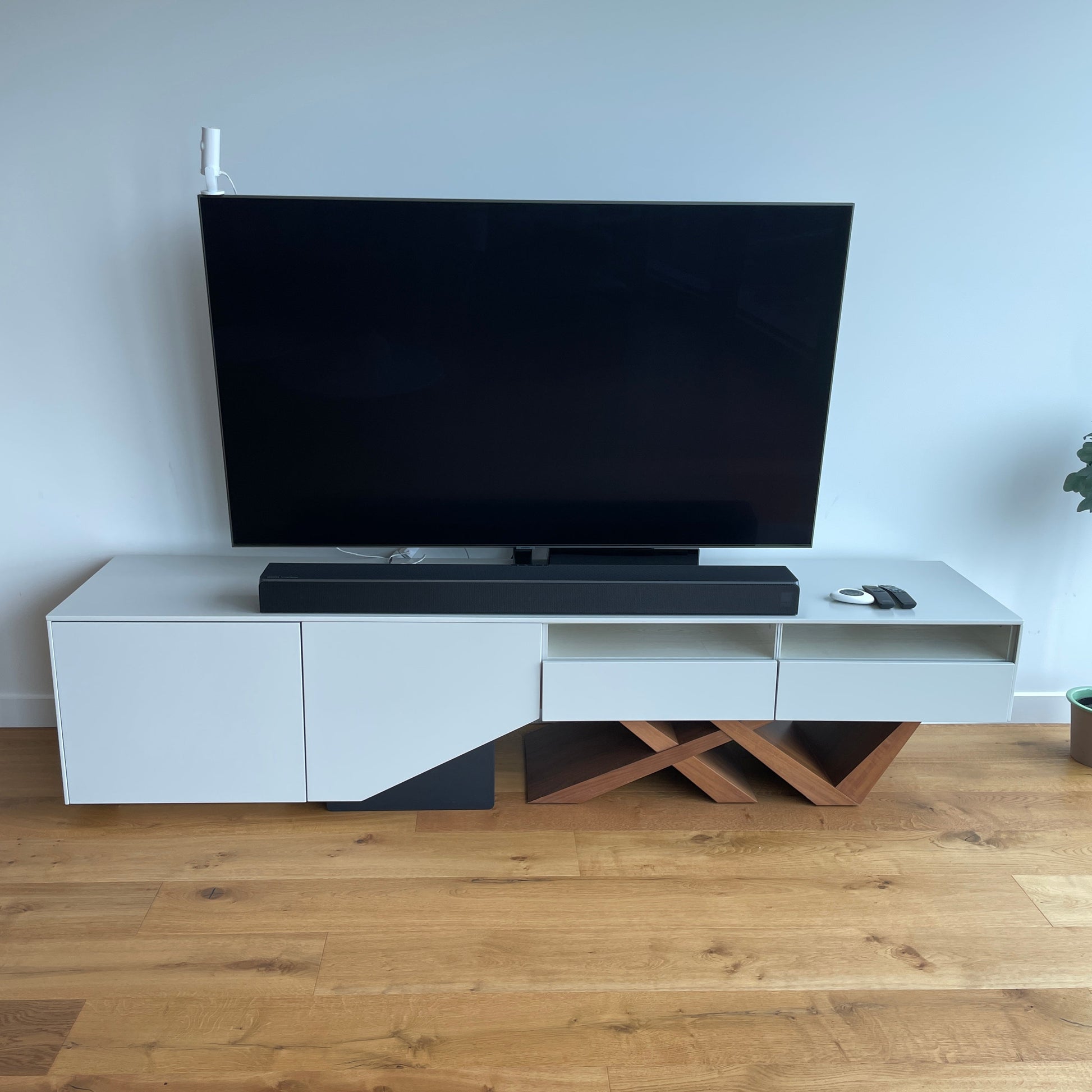 Entertainment unit