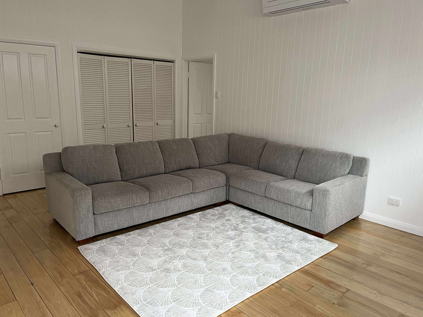 Plush Modular Sofa w/ Sofabed