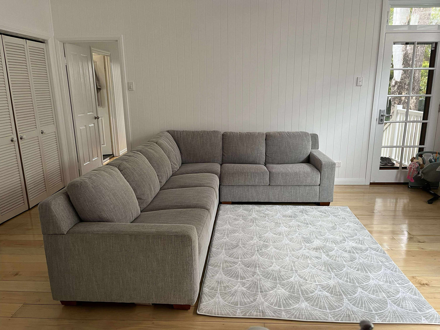 Plush Modular Sofa w/ Sofabed