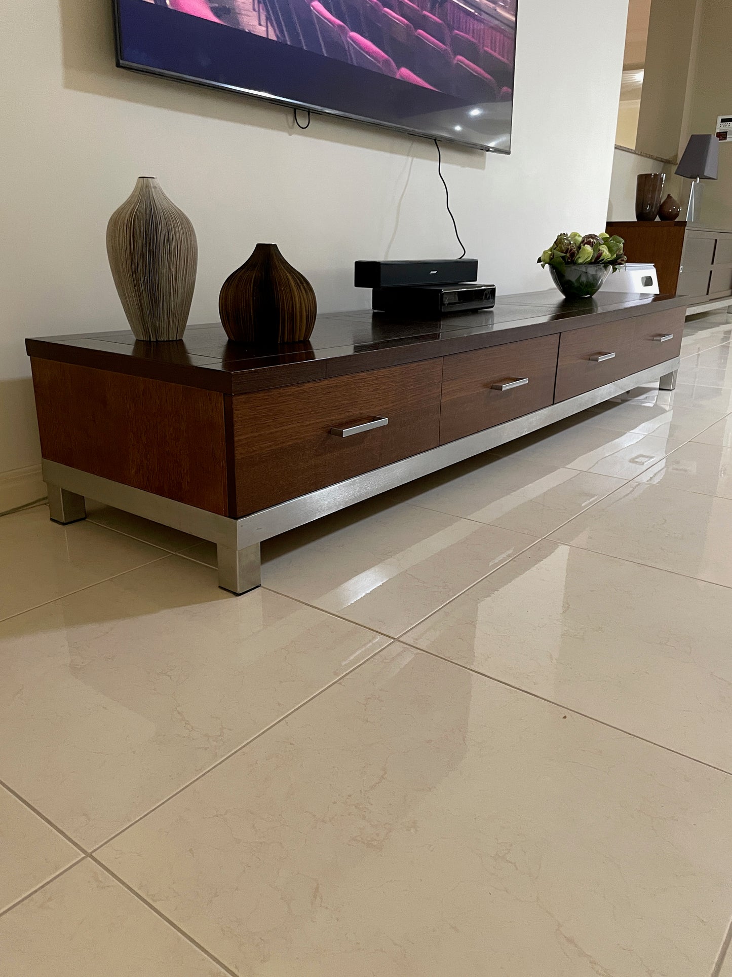 Jimmy Possum TV Unit