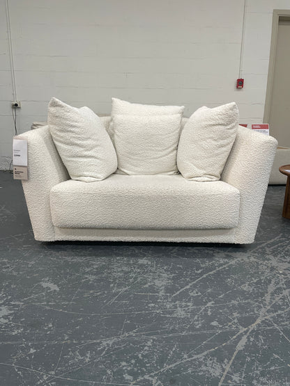 Freedom Ex-Display Hawksbury Snuggle Chair