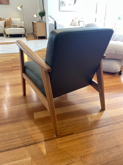 Freedom Ex-Display Den Oak Leg Leather Armchair