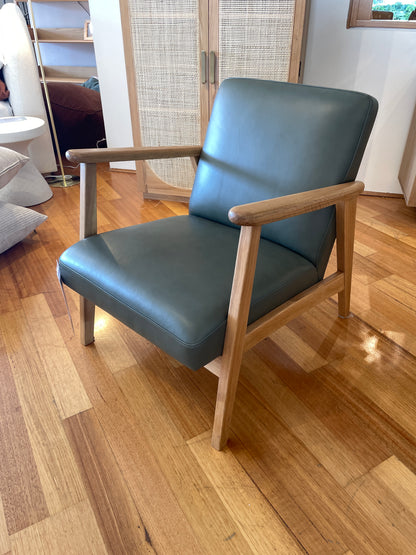 Freedom Ex-Display Den Oak Leg Leather Armchair