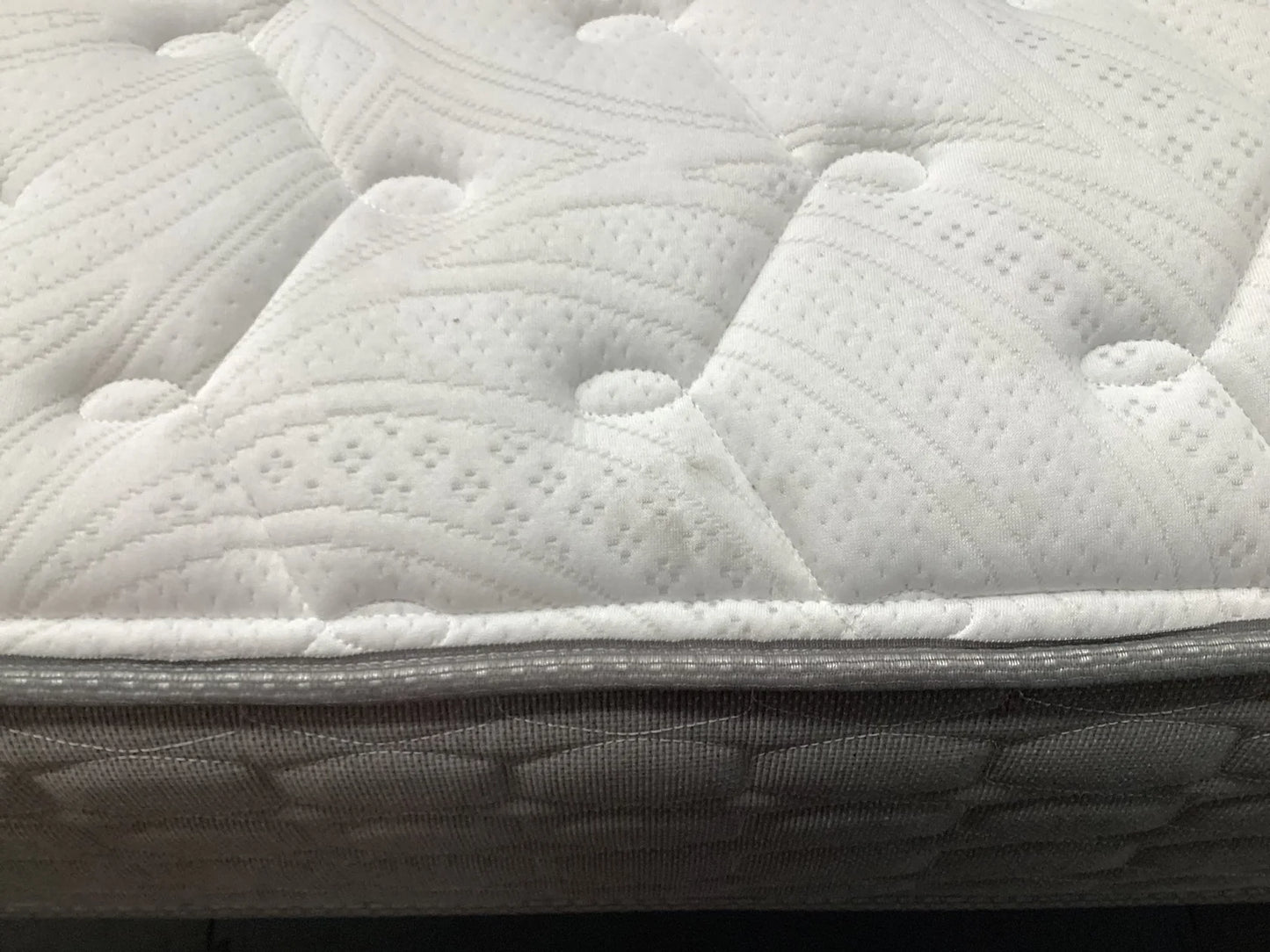 Freedom Sealy Cygnus Firm Mattress Queen