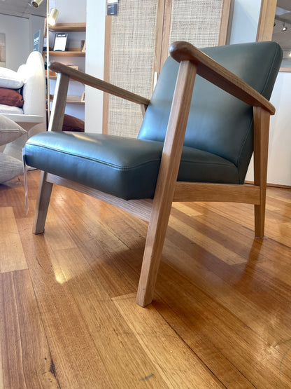 Freedom Ex-Display Den Oak Leg Leather Armchair