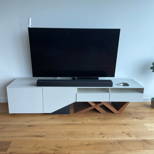 Entertainment unit