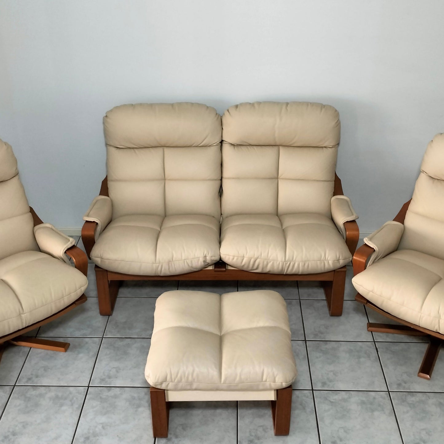 Tessa Aspen Leather Lounge Suite